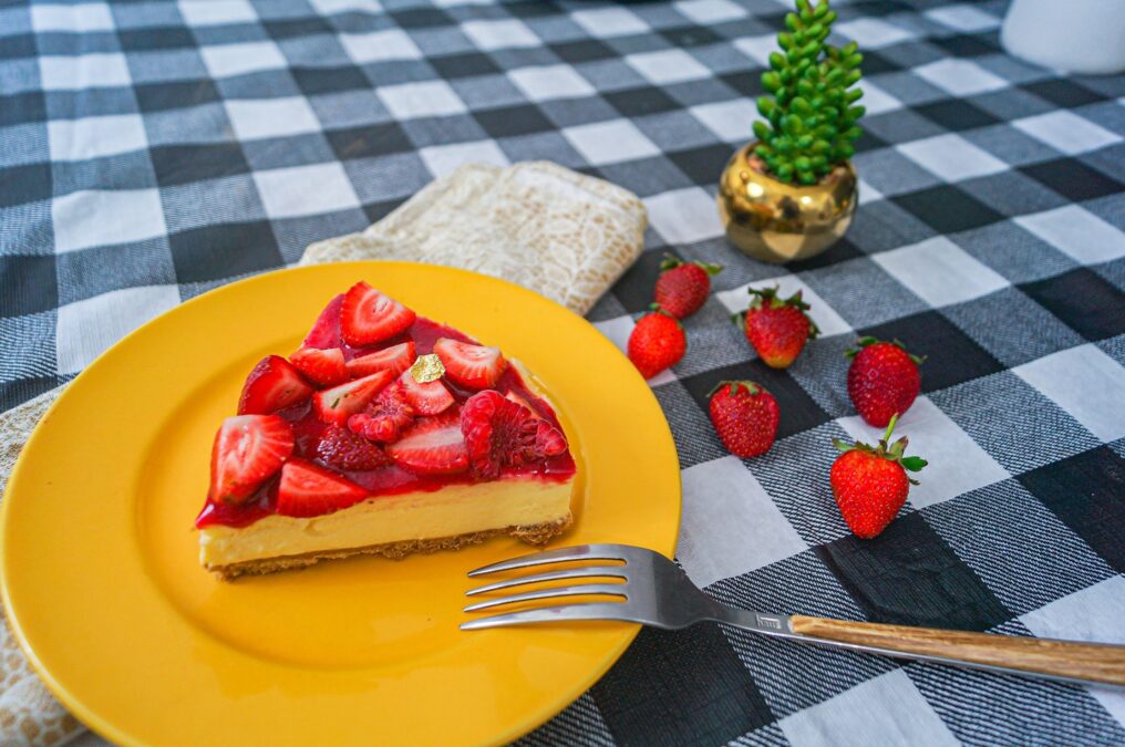 Torta de morango simples e rápida 10 minutos no forno e fica pronta